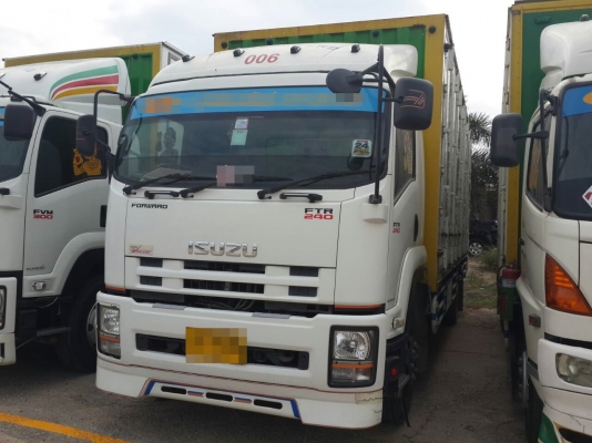 ขาย FTR240 ปี 54 ยาว 7.6 m ตู้สิบบาน สนใจติดต่อ 0872508883