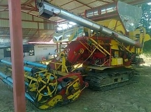 ขายด่วน รถเกี่ยวข้าวเกษตรพัฒนา รุ่นปลดหนี้ ปี 52 เครื่องยนต์ 195 HP 6HE1 อุ้ม 2.5 ตัน ปั๊ม DAIKIN เบอร์ 22 ช่วงล่าง 10HT ตัวเดินใหญ่ รถสภาพดีสุดๆครับพร้อมทำงานได้เลย ราคาต่อรองได้ครับ