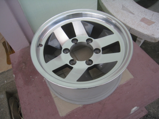 ขายล้อแม็กมือสอง 15"x7" et-5 6รู139.7 สนใจติดต่อเล็กคลองสามครับ 081-3747940