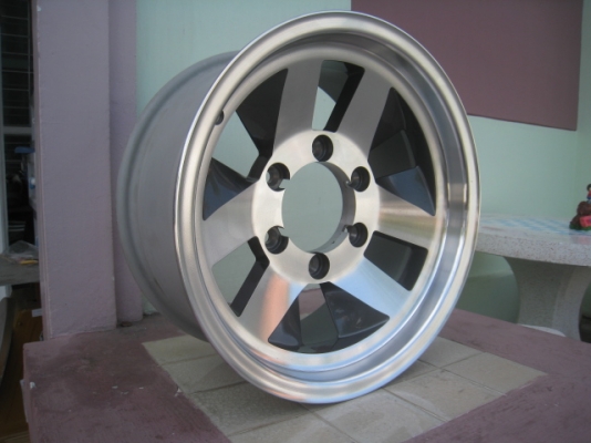 ขายล้อแม็กมือสอง 15"x7" et-5 6รู139.7 สนใจติดต่อเล็กคลองสามครับ 081-3747940