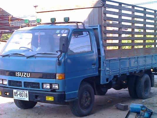 รถบรรทุก 6 ล้อ Isuzu 115 ยางแท้ 6 เส้น 330000 ต่อรองได้ สภาพดี
