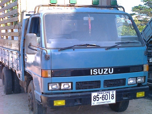 รถบรรทุก 6 ล้อ Isuzu 115 ยางแท้ 6 เส้น 330000 ต่อรองได้ สภาพดี