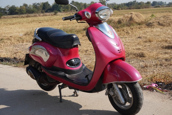 ขาย JRD snow - z 125 รถใช้งานสภาพดี เครื่องดี มาก ระบบไฟติดครบ สตาทร์มือพร้อมใช้ เอกสารทะเบียนพร้อมโอน ภาษี พรบ 2558