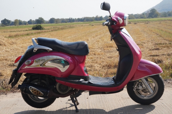 ขาย JRD snow - z 125 รถใช้งานสภาพดี เครื่องดี มาก ระบบไฟติดครบ สตาทร์มือพร้อมใช้ เอกสารทะเบียนพร้อมโอน ภาษี พรบ 2558