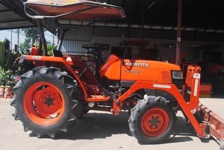 ขายรถไถ Kubota L 3408 (4WD) พร้อมดันหน้าคานบน รถพร้อมใช้งานครับ