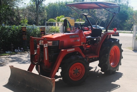 ขายรถไถ Kubota L 3408 (4WD) พร้อมดันหน้าคานบน รถพร้อมใช้งานครับ