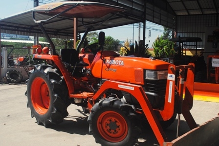 ขายรถไถ Kubota L 3408 (4WD) พร้อมดันหน้าคานบน รถพร้อมใช้งานครับ