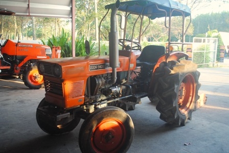 ขายรถไถ Kubota L2200 พร้อมเครื่องตัดหญ้า เครื่องดี พร้อมใช้งานครับ ขายรถไถ Kubota L2200 พร้อมเครื่องตัดหญ้า เครื่องดี พร้อมใช้งานครับ