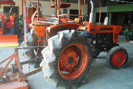 ขายรถไถ Kubota L2200 พร้อมเครื่องตัดหญ้า เครื่องดี พร้อมใช้งานครับ