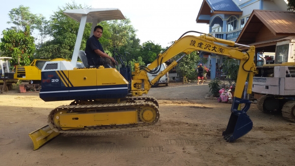 ขายรถขุด KOMATSU PC20รุ่น5เก่านอกแท้ญี่ปุ่นมีเอกสารแจ้งจำหน่ายอินวอยพร้อมจดไม่เคยใช้งานในไทยครับ ขายรถขุด KOMATSU PC20รุ่น5เก่านอกแท้ญี่ปุ่นมีเอกสารแจ้งจำหน่ายอินวอยพร้อมจดไม่เคยใช้งานในไทยครับ