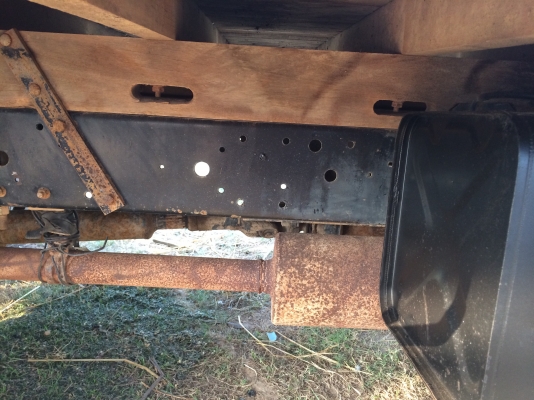 รถบรรทุก6ล้อกลาง