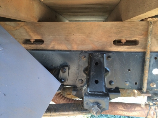 รถบรรทุก6ล้อกลาง