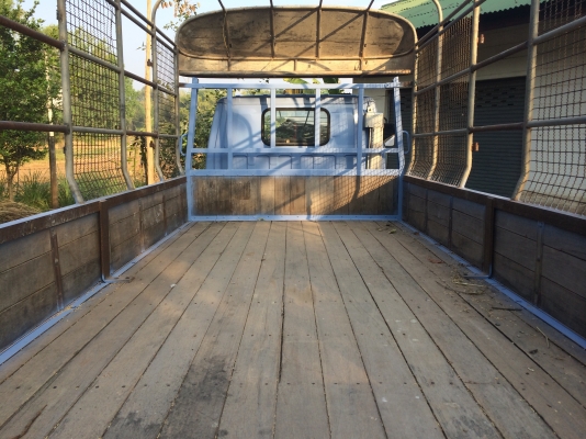 รถบรรทุก6ล้อกลาง