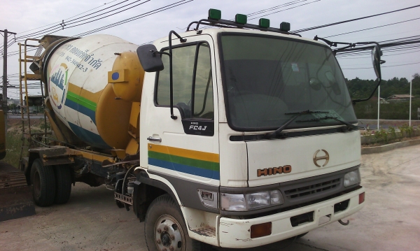 ขายด่วนรถโม้ปูนรถนําเข้ามีเล่มทะเบืยนโม้ตรง3.5คิวเครือง220แรง