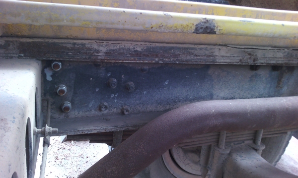 ขายด่วนรถโม้ปูนรถนําเข้ามีเล่มทะเบืยนโม้ตรง3.5คิวเครือง220แรง