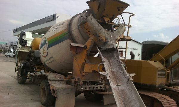 ขายด่วนรถโม้ปูนรถนําเข้ามีเล่มทะเบืยนโม้ตรง3.5คิวเครือง220แรง