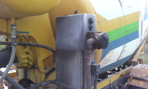 ขายด่วนรถโม้ปูนรถนําเข้ามีเล่มทะเบืยนโม้ตรง3.5คิวเครือง220แรง