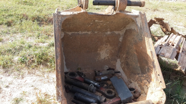 ขายเหมาอะไหล่รถแบ็คโฮSUMITOMO 200 2800F2 ราคาเบาๆโทร0843923995