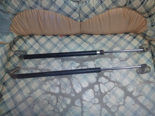 ขายโช็คค้ำฝาท้ายรถตู้1คู่400