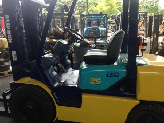 *****ราคาพิเศษสุดๆ ****** รถยกโคมัสสึรุ่น 12 น้ำหนักยก 2.5 ตัน เสาสูง 4 .50 เมตร เครื่องดีเซล เกียร์ออโต้ **** 195,000***