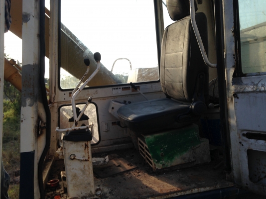 ขายรถแบคโฮ KOMATSU PC-60-5 รถสวย เครื่อง ปั้มแรง ปุ้งกี้มี ราคา450000 เอกสารไม่มี สนใจโทรจองด่วน