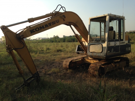 ขายรถแบคโฮ KOMATSU PC-60-5 รถสวย เครื่อง ปั้มแรง ปุ้งกี้มี ราคา450000 เอกสารไม่มี สนใจโทรจองด่วน