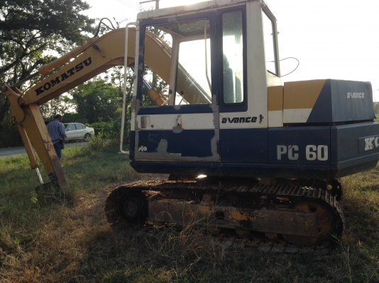 ขายรถแบคโฮ KOMATSU PC-60-5 รถสวย เครื่อง ปั้มแรง ปุ้งกี้มี ราคา450000 เอกสารไม่มี สนใจโทรจองด่วน