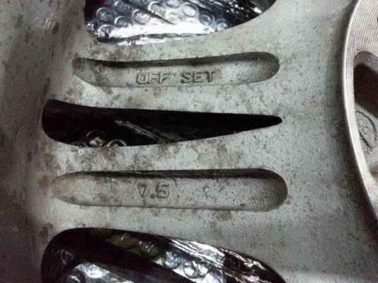 ขายยาง AT 235 x 85 x 16 JAPAN พร้อมล้อ ขายยาง AT 235 x 85 x 16 JAPAN พร้อมล้อ