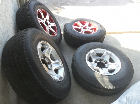 ล้อแม็ก 15นิ้ว 6รู พร้อมยาง สวยๆ 4 ล้อ ราคา 4500 บาท