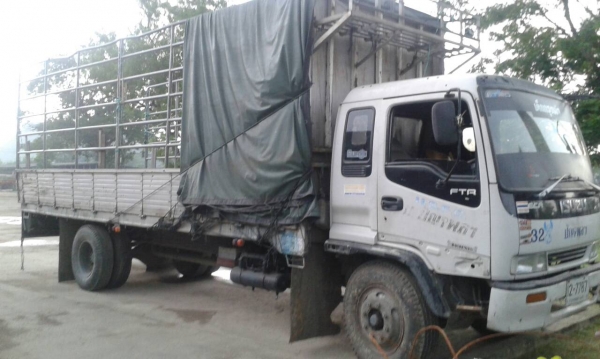 ขายรถบรรทุก 6 ล้อกระบะรั้ว ISUZU DECA 195 แรงม้า กระบะยาว 7.20 เมตร ราคา 650000