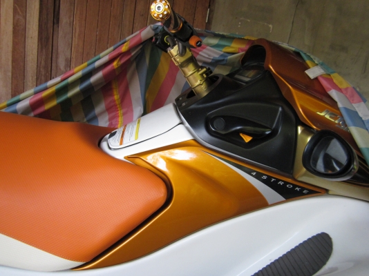 ลดราคาเหลือ 140,000   เรือสี่จังหวะขนาดสามที่นั่ง ประหยัดเชื้อเพลิง