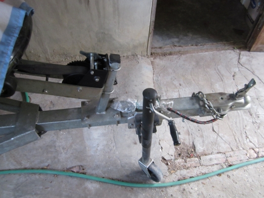 ลดราคาเหลือ 140,000   เรือสี่จังหวะขนาดสามที่นั่ง ประหยัดเชื้อเพลิง