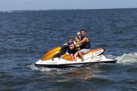 ลดราคาเหลือ 140,000   เรือสี่จังหวะขนาดสามที่นั่ง ประหยัดเชื้อเพลิง