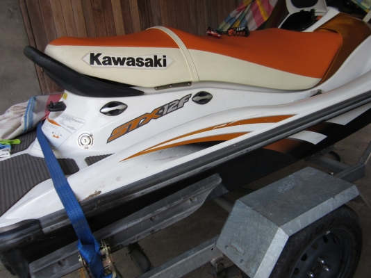 ลดราคาเหลือ 140,000   เรือสี่จังหวะขนาดสามที่นั่ง ประหยัดเชื้อเพลิง