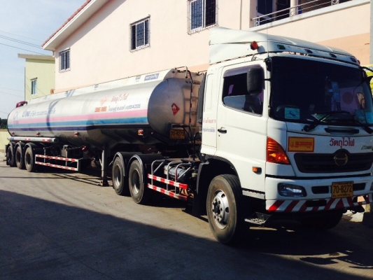 Hino ครื่อง320แรงม้า พร้อมหาง