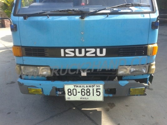 รถบรรทุก 6 ล้อ ISUZU NKR 88 แรงม้า 4 สูบ  น็อต 5 ตัว