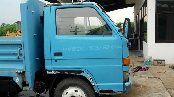 รถบรรทุก 6 ล้อ ISUZU NKR 88 แรงม้า 4 สูบ  น็อต 5 ตัว