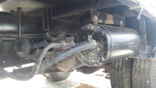 รถบรรทุก 6 ล้อ ISUZU NKR 88 แรงม้า 4 สูบ  น็อต 5 ตัว