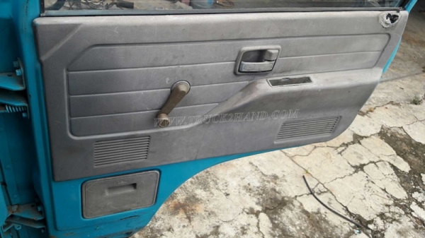 รถบรรทุก 6 ล้อ ISUZU NKR 88 แรงม้า 4 สูบ  น็อต 5 ตัว