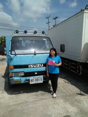 รถบรรทุก 6 ล้อ ISUZU NKR 88 แรงม้า 4 สูบ  น็อต 5 ตัว