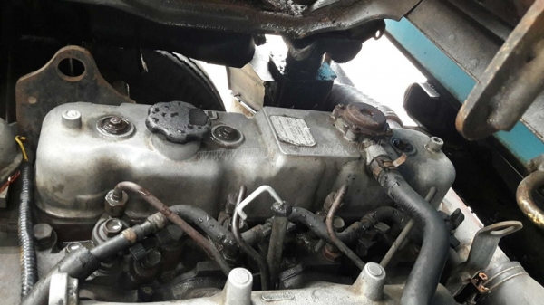 รถบรรทุก 6 ล้อ ISUZU NKR 88 แรงม้า 4 สูบ  น็อต 5 ตัว