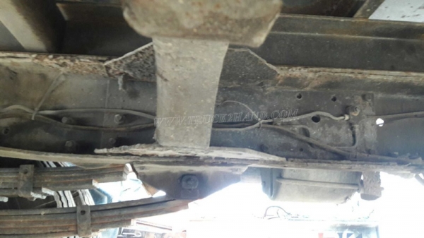 รถบรรทุก 6 ล้อ ISUZU NKR 88 แรงม้า 4 สูบ  น็อต 5 ตัว