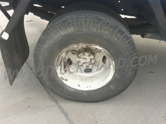 รถบรรทุก 6 ล้อ ISUZU NKR 88 แรงม้า 4 สูบ  น็อต 5 ตัว