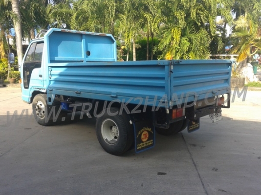 รถบรรทุก 6 ล้อ ISUZU NKR 88 แรงม้า 4 สูบ  น็อต 5 ตัว