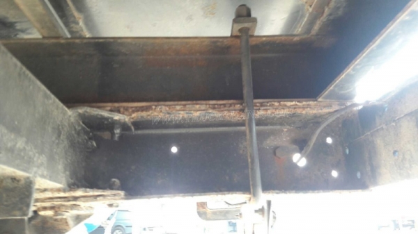 รถบรรทุก 6 ล้อ ISUZU NKR 88 แรงม้า 4 สูบ  น็อต 5 ตัว