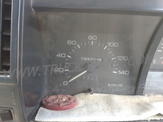 รถบรรทุก 6 ล้อ ISUZU NKR 88 แรงม้า 4 สูบ  น็อต 5 ตัว