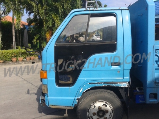 รถบรรทุก 6 ล้อ ISUZU NKR 88 แรงม้า 4 สูบ  น็อต 5 ตัว