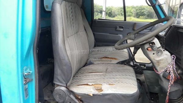 รถบรรทุก 6 ล้อ ISUZU NKR 88 แรงม้า 4 สูบ  น็อต 5 ตัว