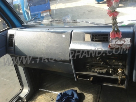 รถบรรทุก 6 ล้อ ISUZU NKR 88 แรงม้า 4 สูบ  น็อต 5 ตัว