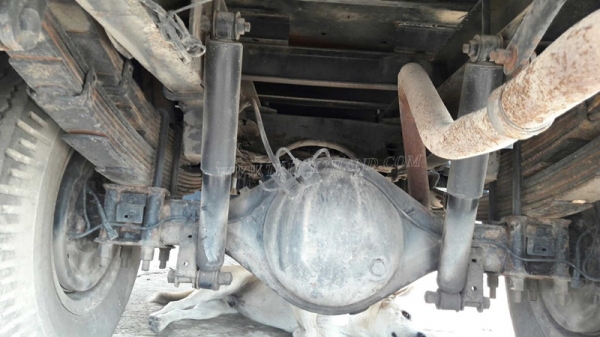 รถบรรทุก 6 ล้อ ISUZU NKR 88 แรงม้า 4 สูบ  น็อต 5 ตัว